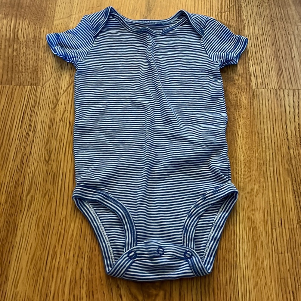 10/$10 Carter’s Blue and White Striped Bodysuit 9m